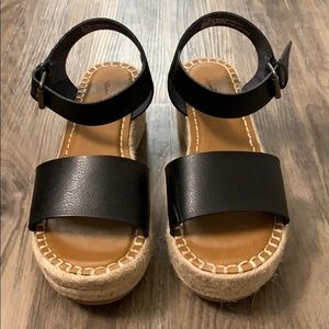UNIVERSAL THREAD Wedged Sandals